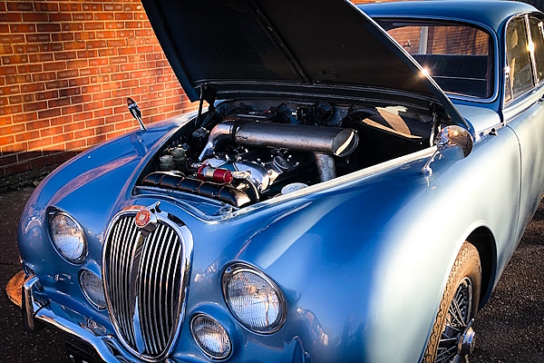 HANGAR 111 – Lotus Performance