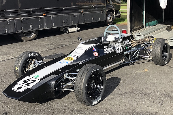 HANGAR 111 – Lotus Performance