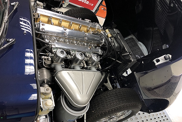 HANGAR 111 – Lotus Performance