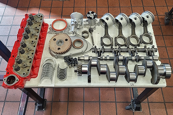 HANGAR 111 – Lotus Performance