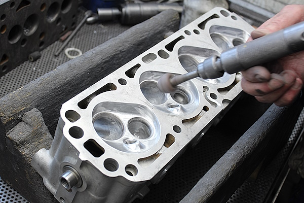 HANGAR 111 – Lotus Performance