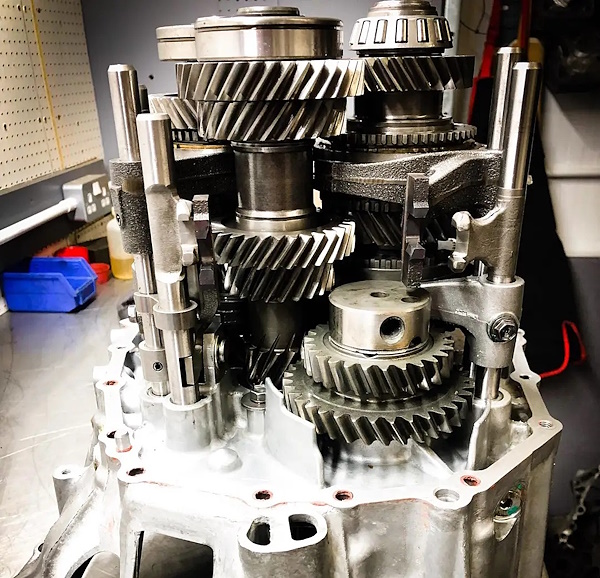 HANGAR 111 – Lotus Performance